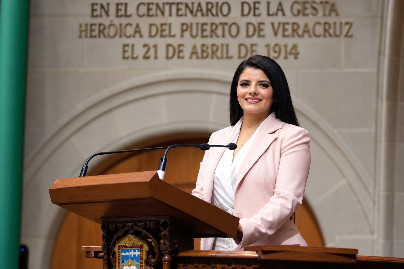 Daniela Ballesteros en la tribuna del Congreso del Estado de México